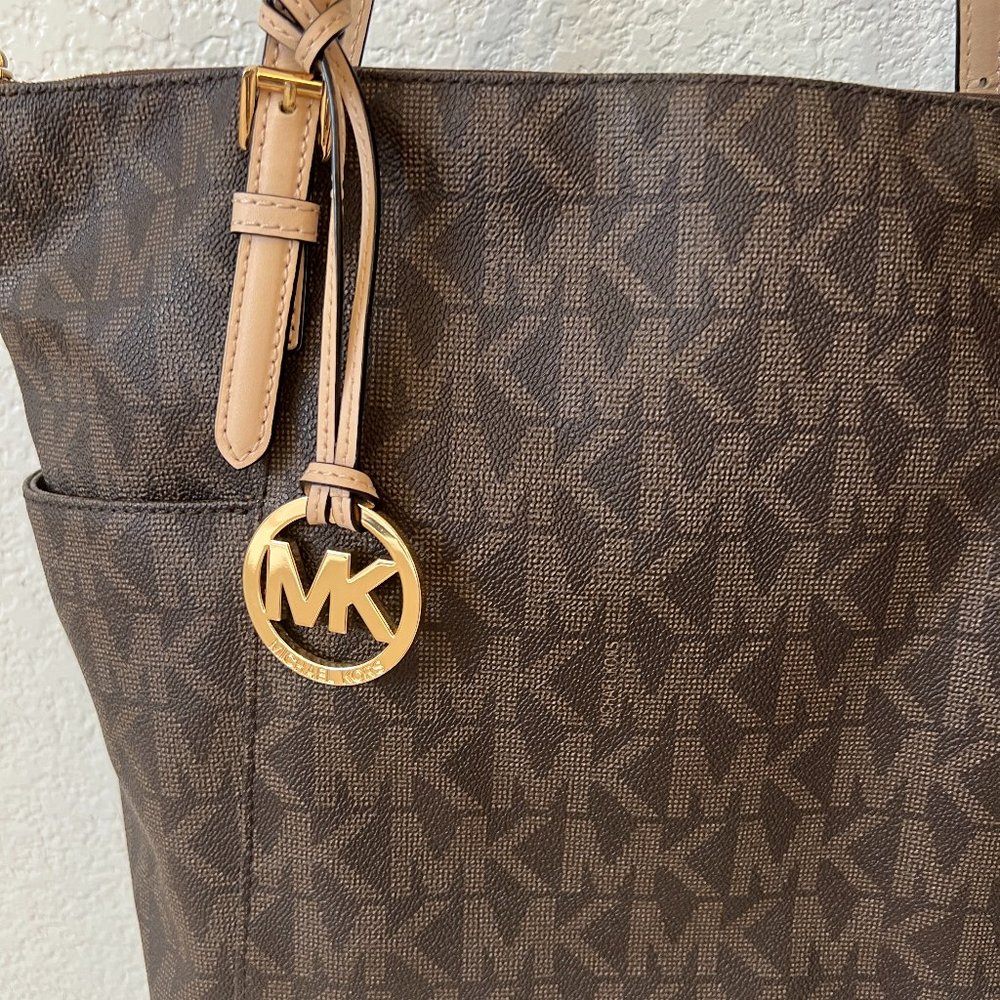Michael Kors MK Signature and authentic  Shoulder Tote Bag - Picture 3 of 16